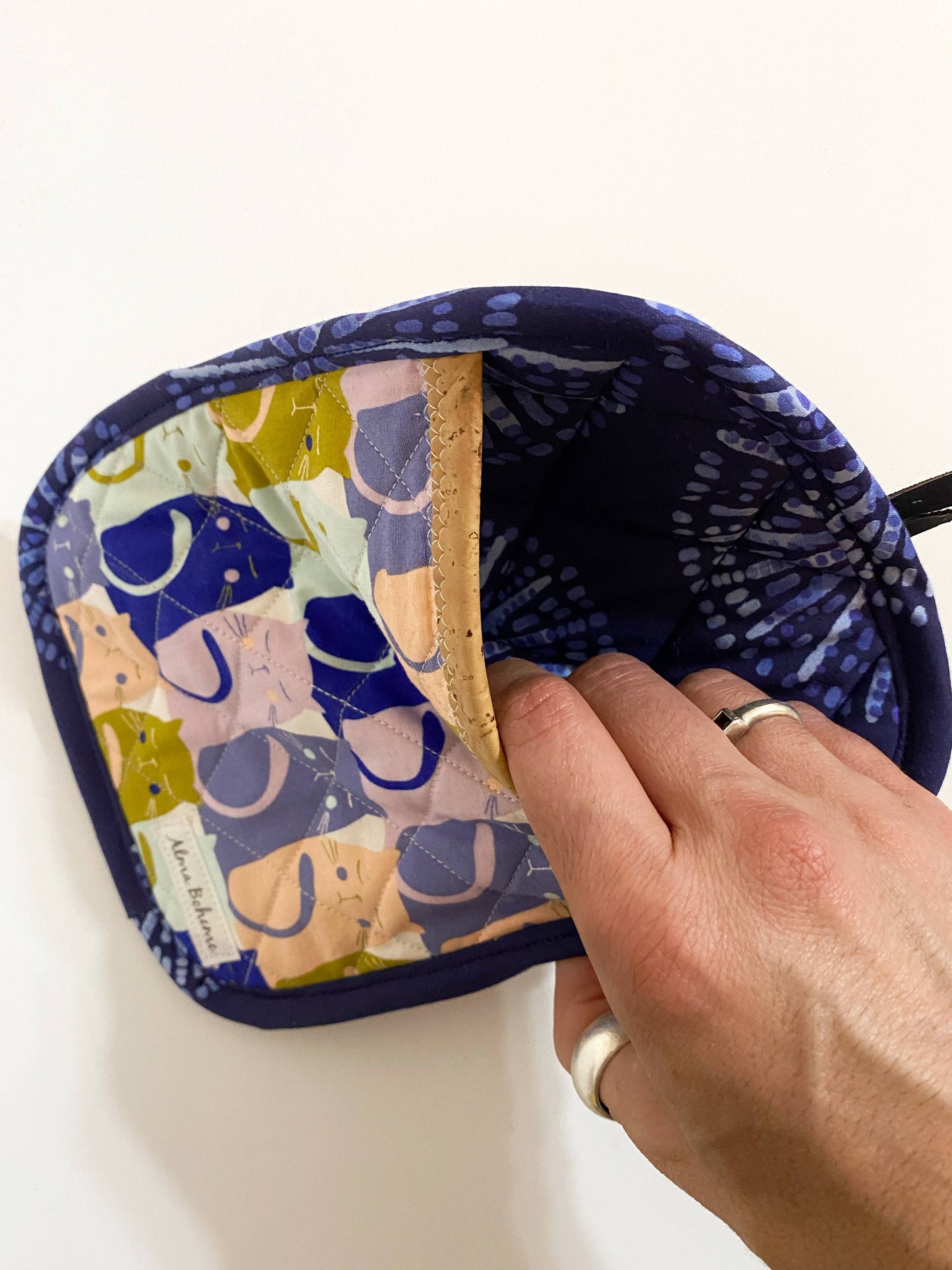 Pot Holder with Pocket - Cork & Cotton Sustainable - Hummingbird