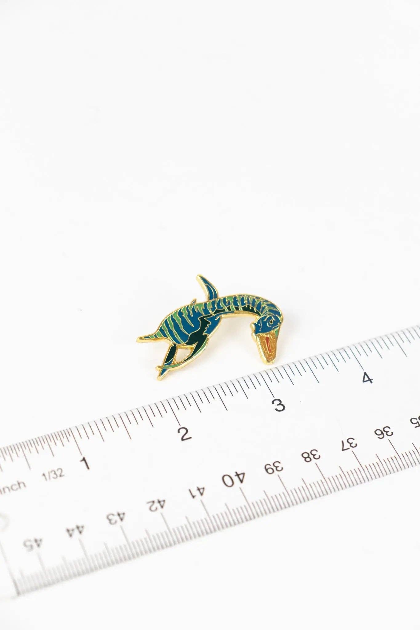 Pin - Plesiosaurus Enamel Pin (Plesiosaurus dolichodeirus)