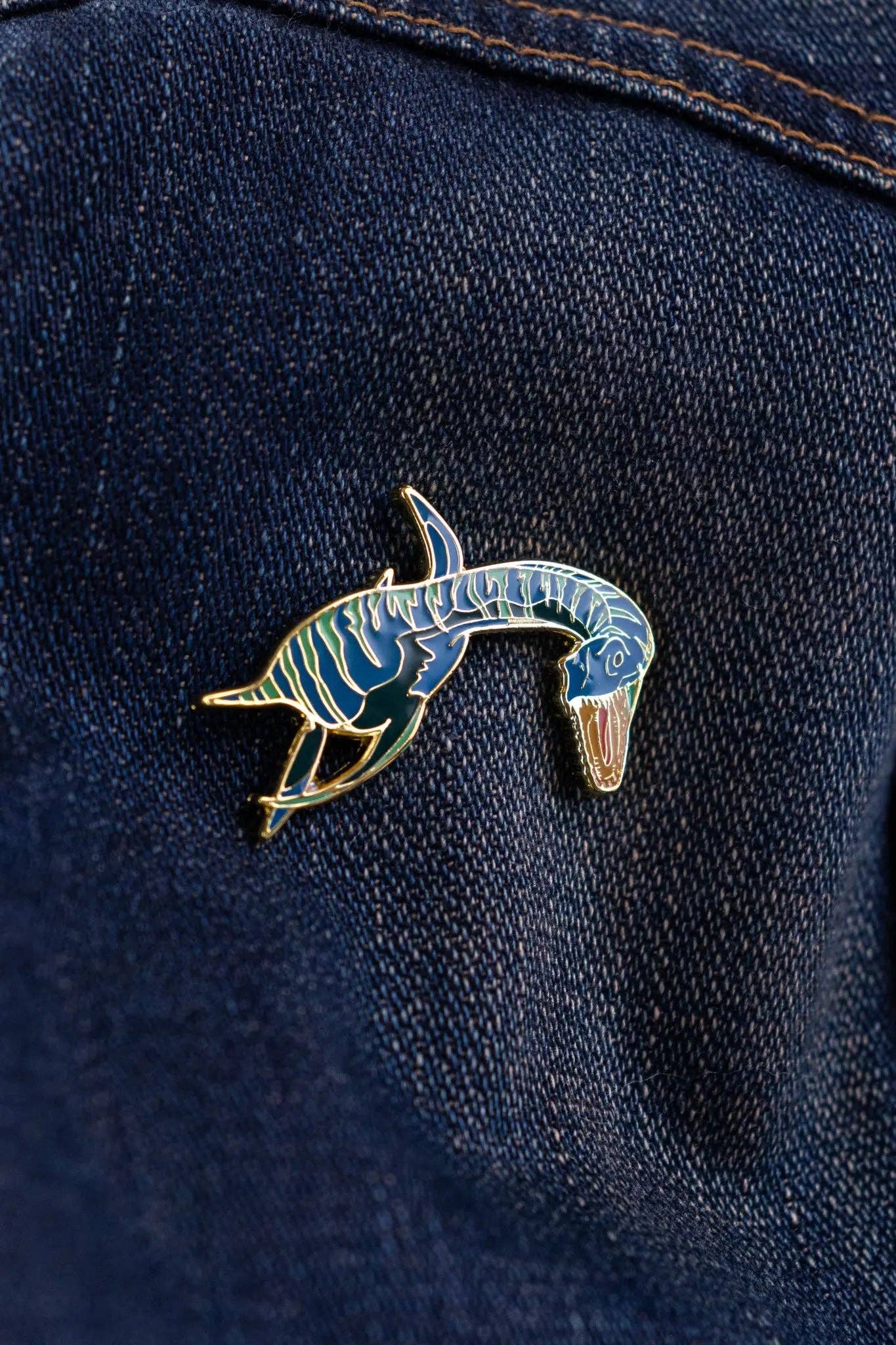 Pin - Plesiosaurus Enamel Pin (Plesiosaurus dolichodeirus)