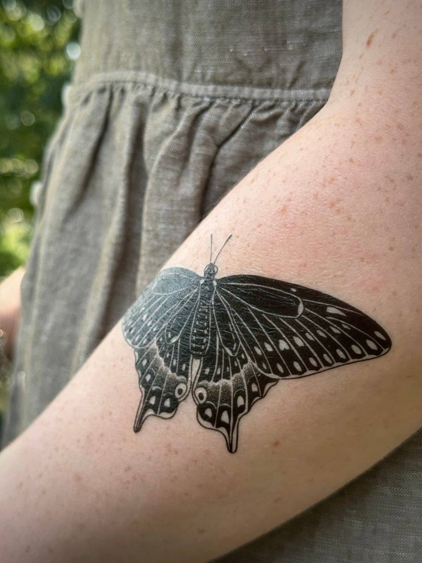 Temporary Tattoo - Black Swallowtail Butterfly (1 Pack)