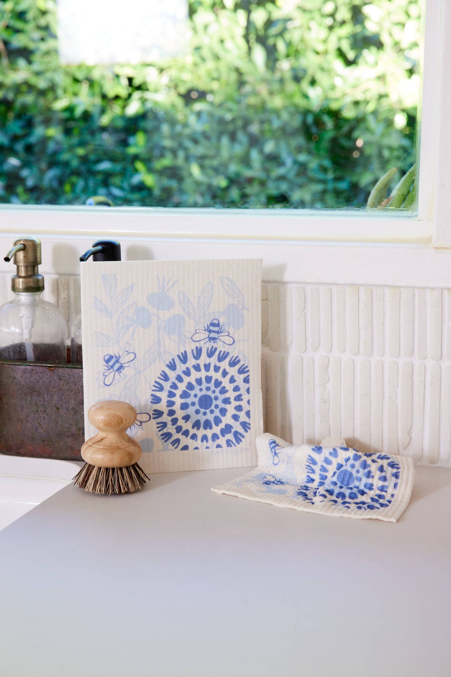 Eco-Friendly Dishcloth - Bloom in Blue with Bees